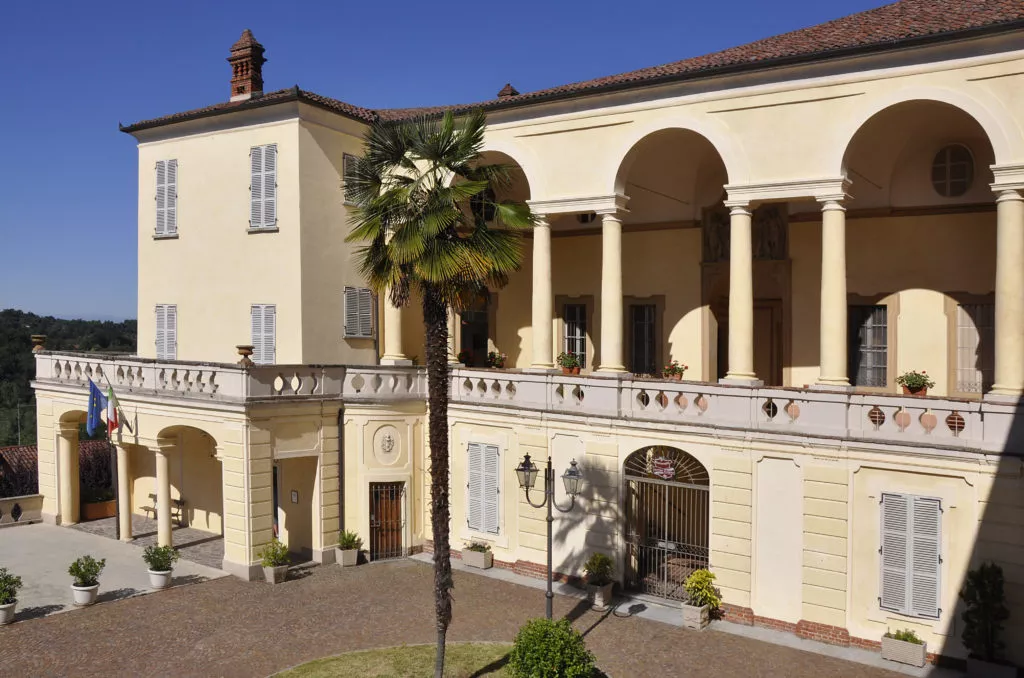 Castello di Viale, Viale d'Asti